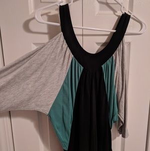 Color block cold shoulder 3/4 sleeved top